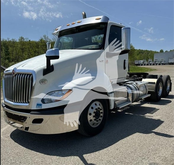 2019 INTERNATIONAL LT - image 1 of 6