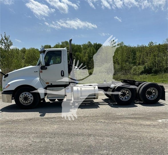 2019 INTERNATIONAL LT - image 2 of 6