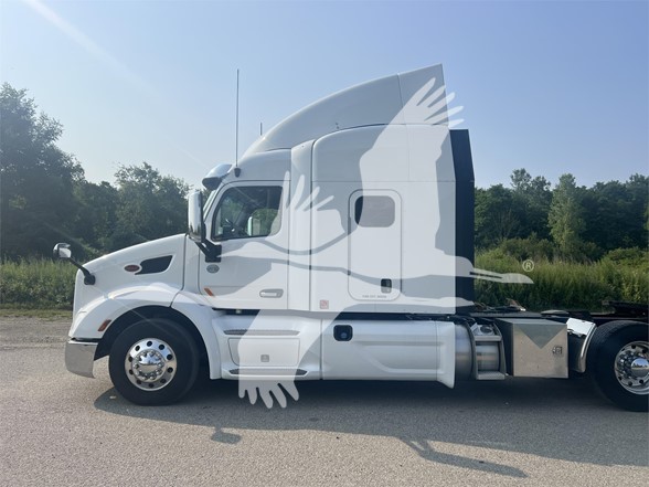 2018 PETERBILT 579 - image 2 of 6