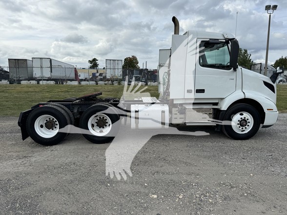 2019 VOLVO VNR64T300 - image 6 of 6