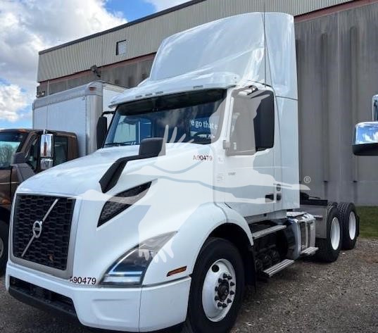 2019 VOLVO VNR64T300 - image 1 of 6