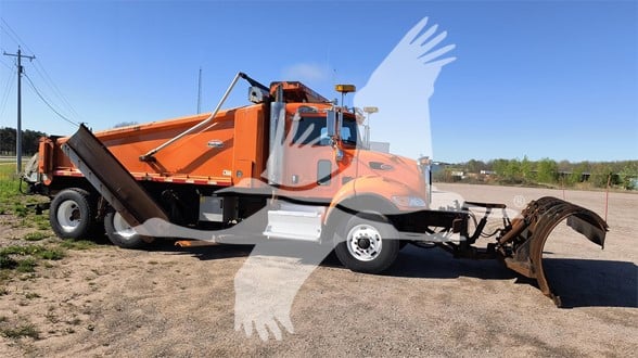 2013 PETERBILT 348 - image 3 of 6