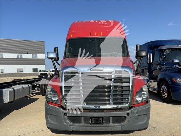 2011 FREIGHTLINER CASCADIA 125 - image 2 of 6