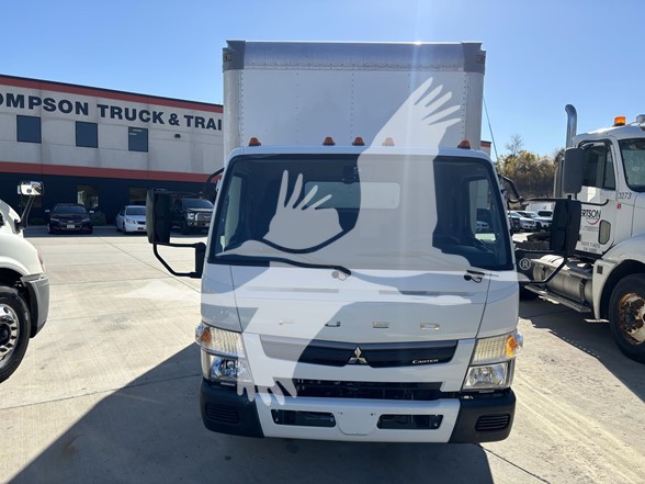 2020 MITSUBISHI FUSO FE140 - image 2 of 6