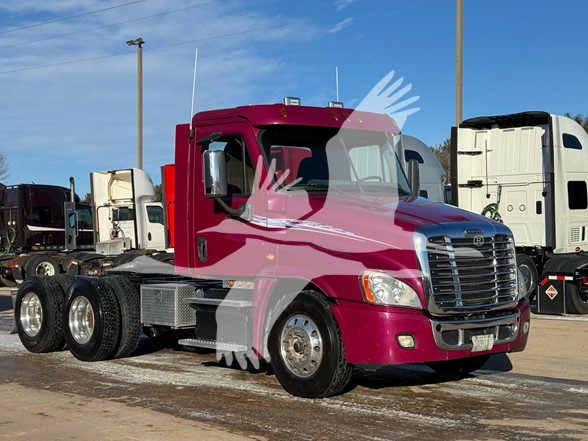 2017 FREIGHTLINER CASCADIA 125 - image 4 of 6