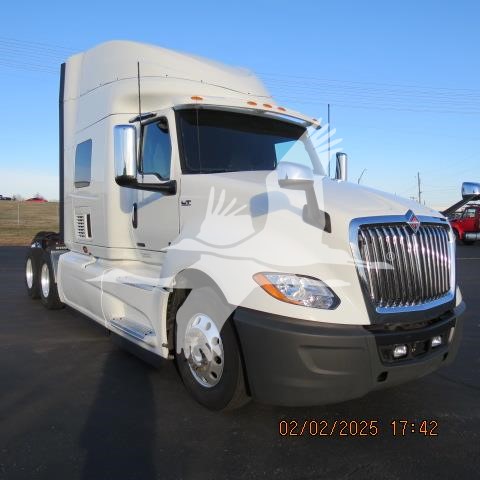 2019 INTERNATIONAL LT - image 2 of 6