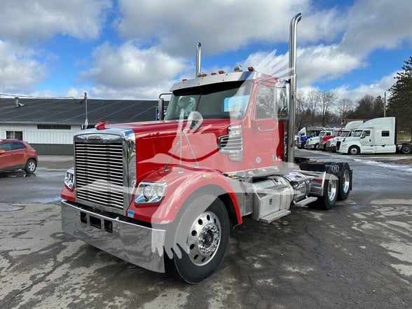 2016 FREIGHTLINER CORONADO 132 - image 1 of 6