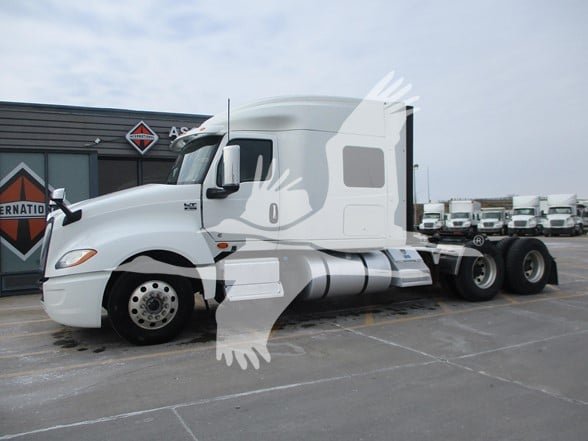 2019 INTERNATIONAL LT - image 1 of 6