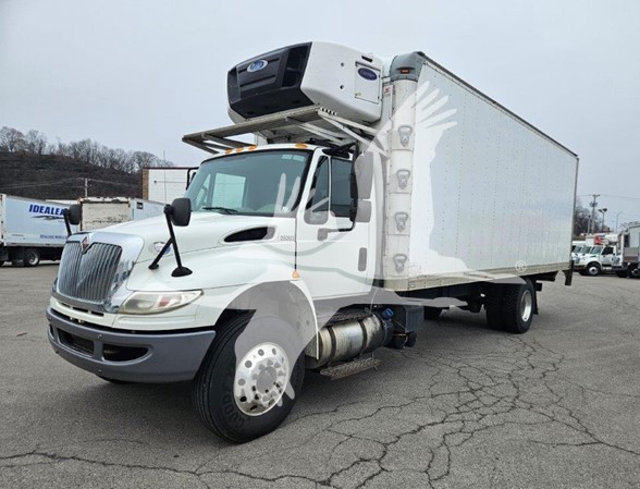 2016 INTERNATIONAL DURASTAR 4300 - image 1 of 6